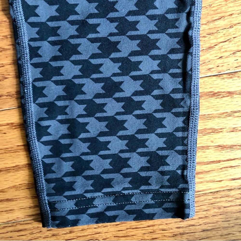 Zella Houndstooth Casual Athleisure Gray Black Leggings Women’s Size Small NWOT - Picture 4 of 8